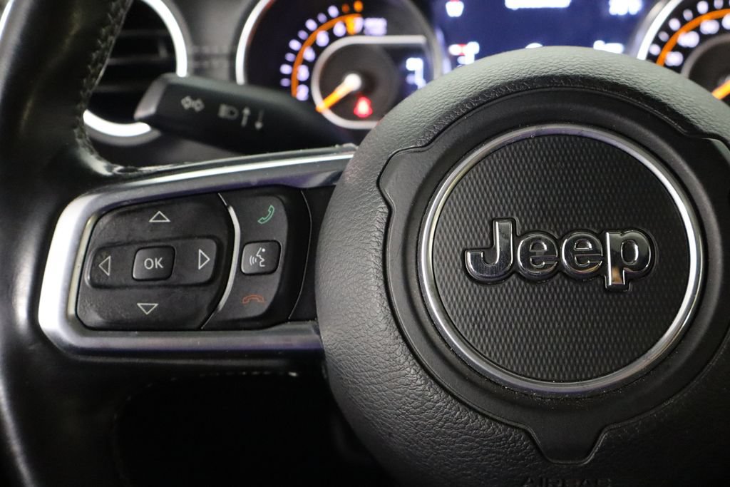 Used 2018 Jeep Wrangler Unlimited Sahara AWD/4WD image 8