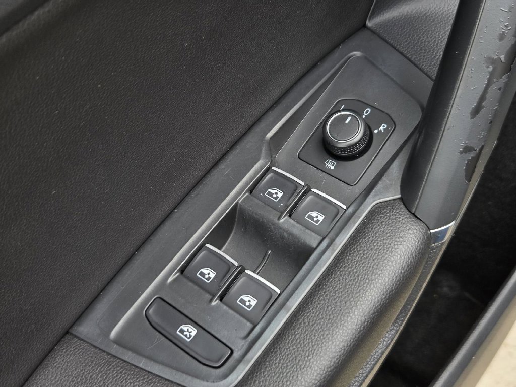 Used 2018 Volkswagen Tiguan SEL AWD/4WD image 19