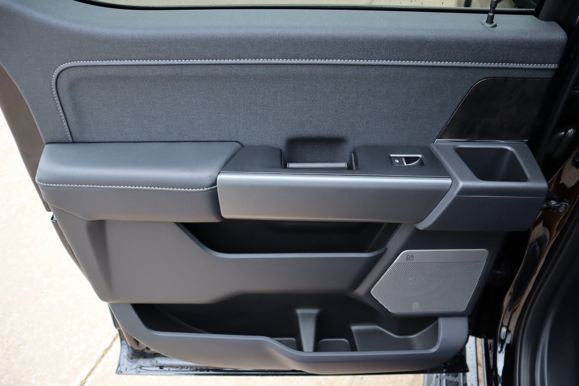 New 2026 Ford F350 Lariat w/ Black Appearance Package image 19