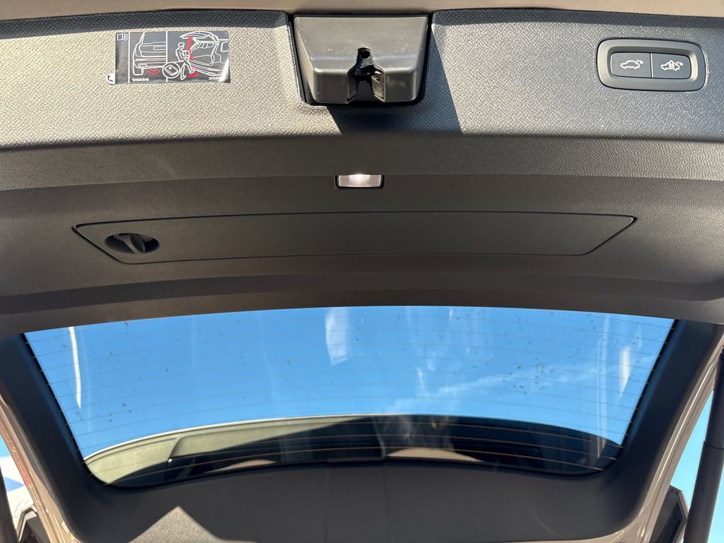 New 2026 Volvo XC90 T8 Core image 19