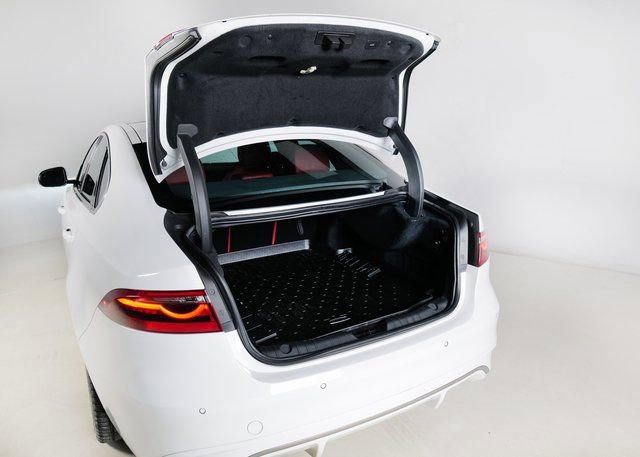 Used 2024 Jaguar XF R-Dynamic SE image 32