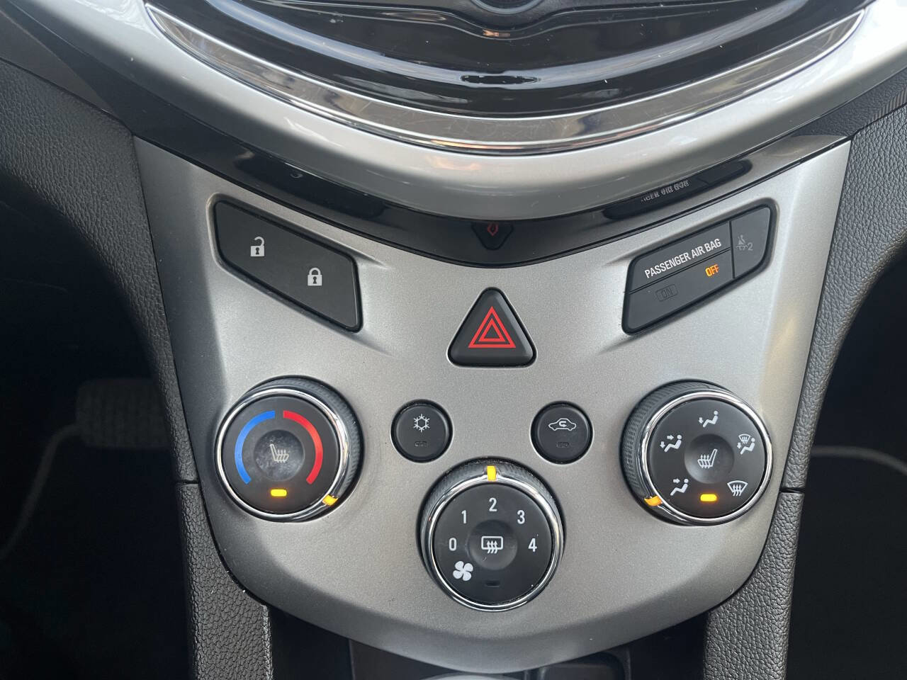 Used 2020 Chevrolet Sonic Premier FWD image 22