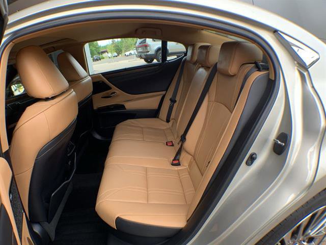 Certified 2022 Lexus ES 300h Ultra Luxury w/ Accessory Package 2 FWD image 23