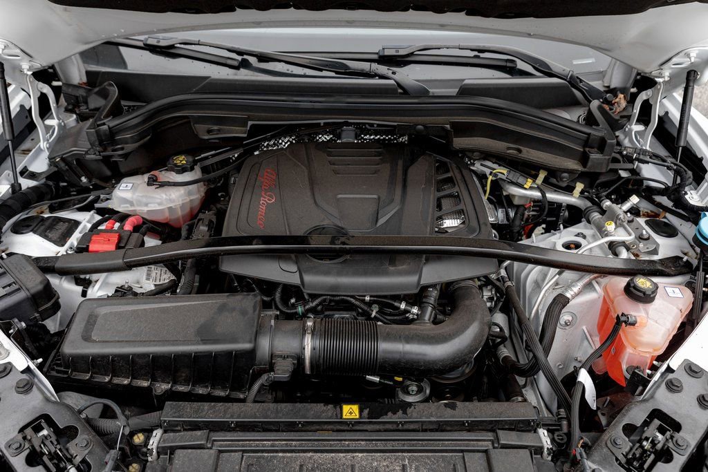 Used 2024 Alfa Romeo Stelvio Veloce image 37