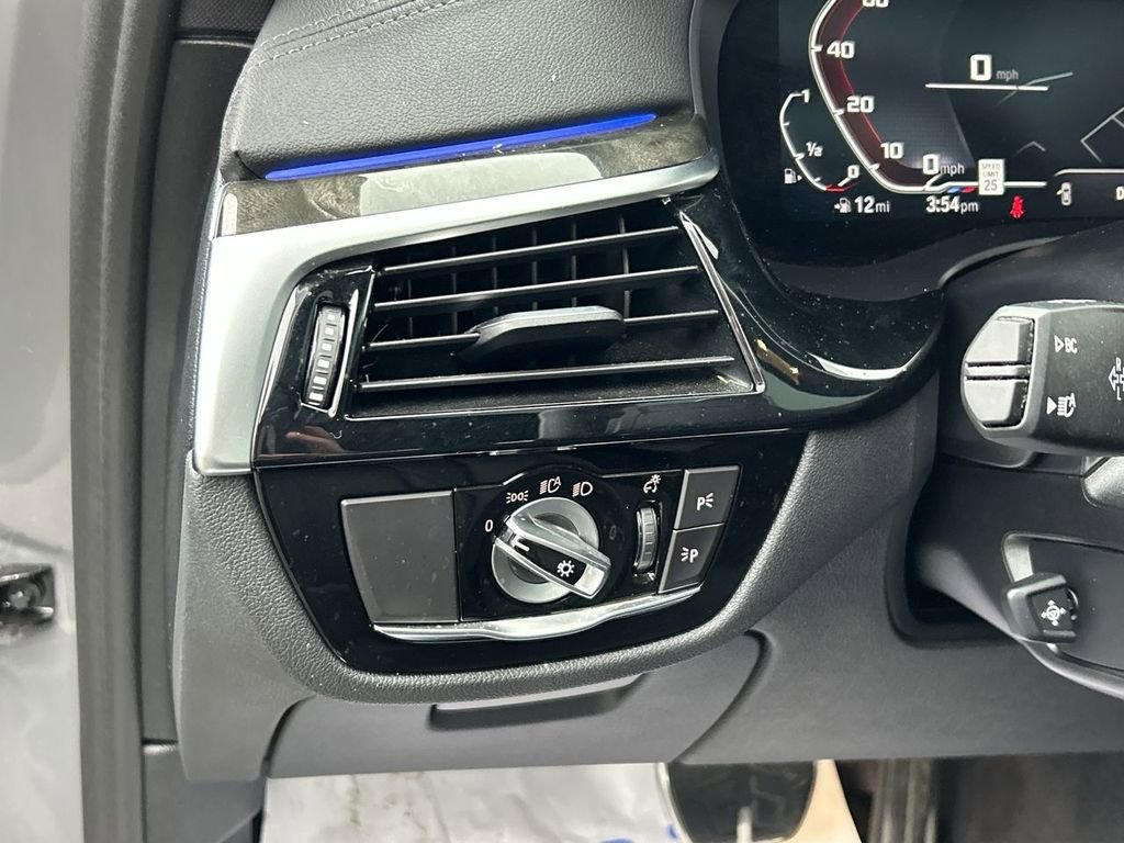 Used 2022 BMW M550i xDrive w/ Executive Package image 17
