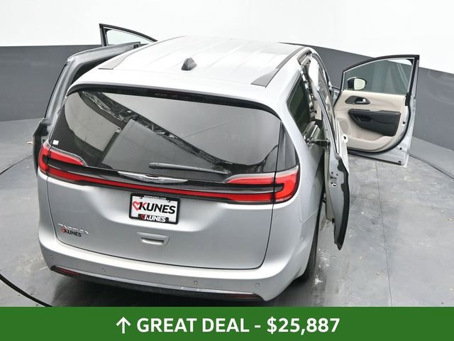 Used 2024 Chrysler Pacifica Touring-L image 67