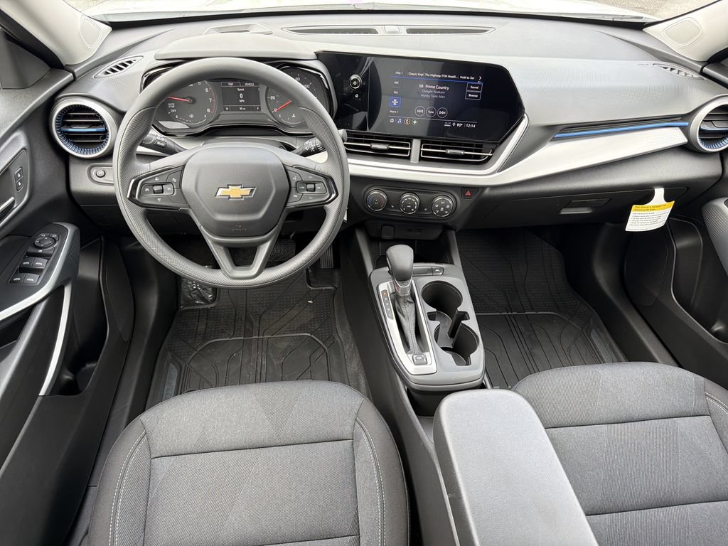 New 2026 Chevrolet Trax LS w/ LS Convenience Package FWD image 2