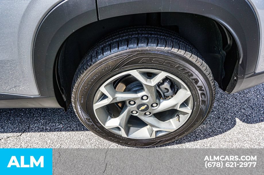 Used 2025 Chevrolet Trax LT FWD image 16