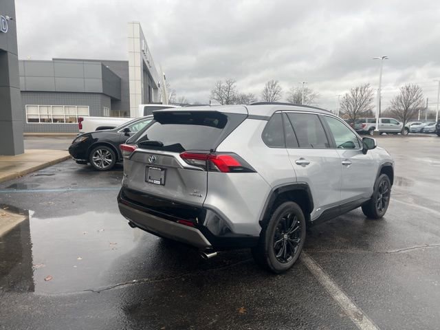 Used 2022 Toyota RAV4 SE image 6