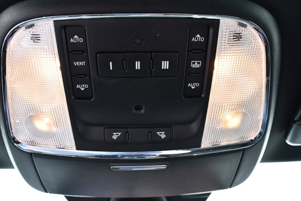 Used 2014 Chrysler 300 C w/ Harman/Kardon Audio Group AWD/4WD image 32