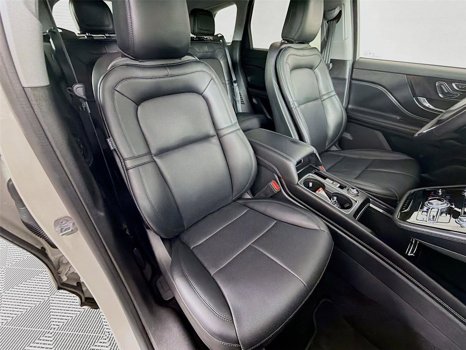 Used 2022 Lincoln Corsair AWD w/ Equipment Group 101A image 28