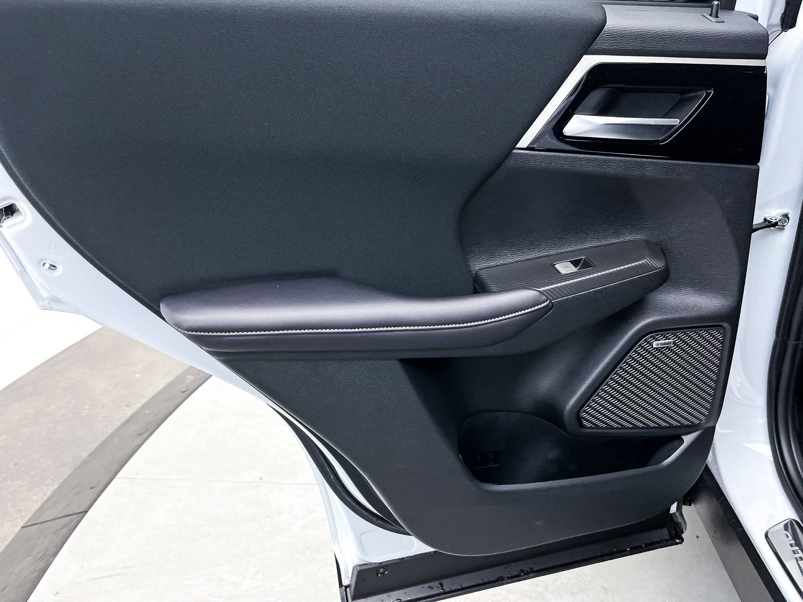 New 2025 Mitsubishi Outlander ES image 24