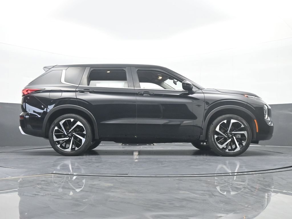 Used 2022 Mitsubishi Outlander SE image 68