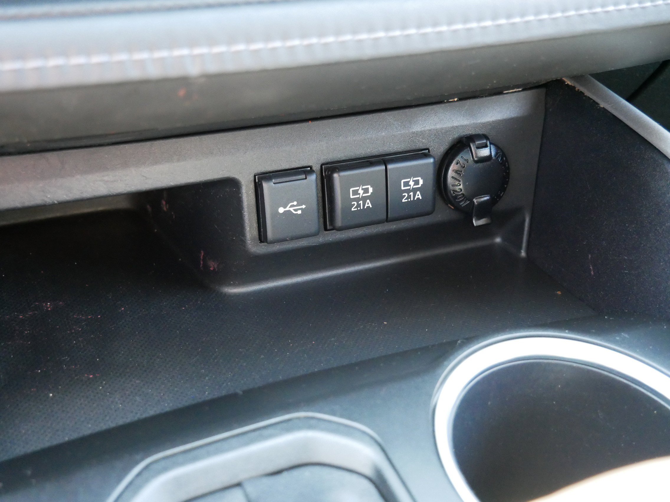 Used 2020 Toyota Highlander XLE AWD/4WD image 23