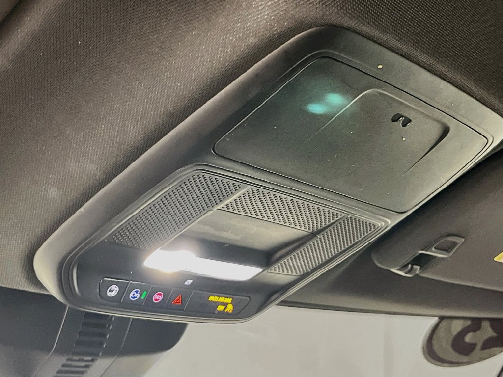 Used 2025 Chevrolet Traverse LT w/ Driver Confidence Package FWD image 17