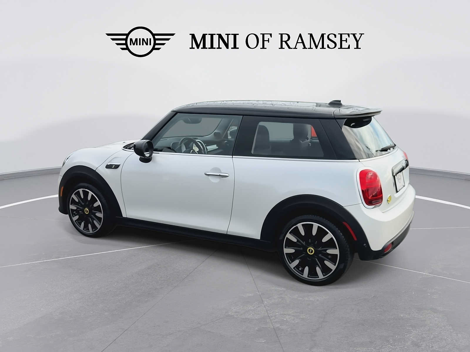 Used 2024 MINI Cooper SE FWD image 6