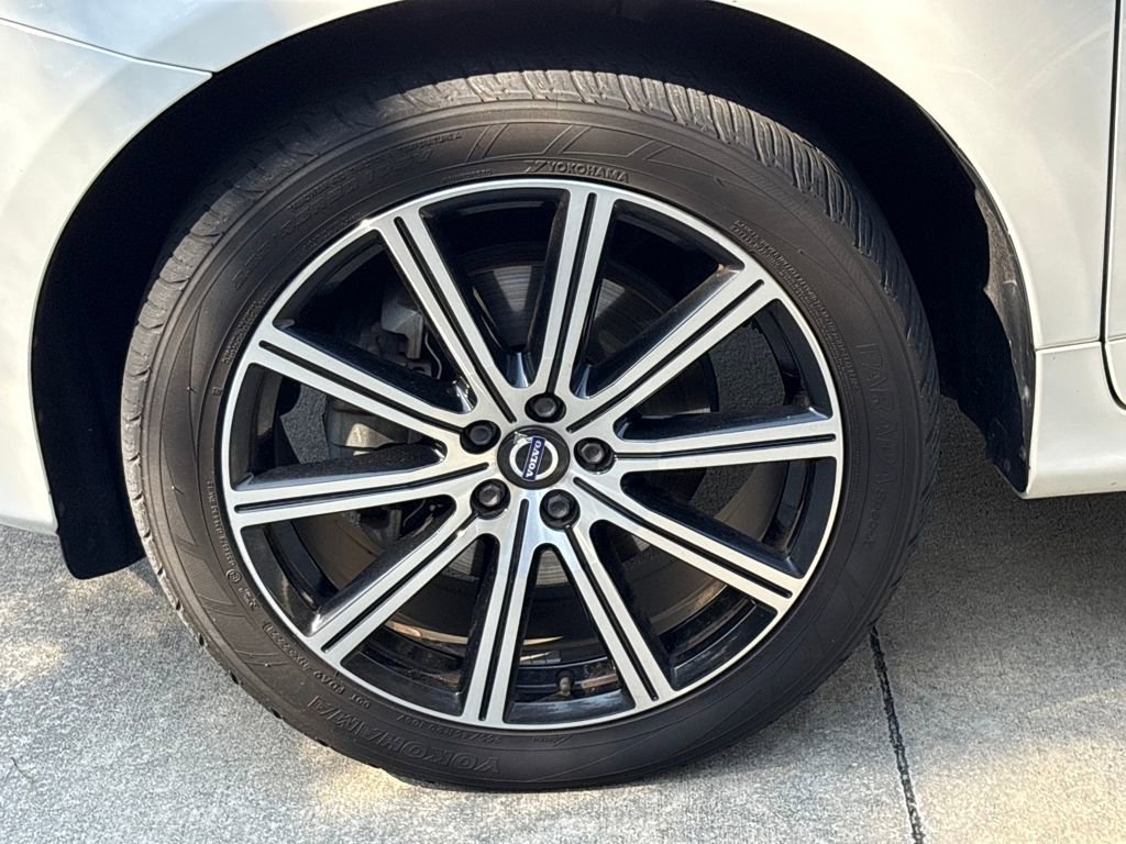 Used 2015 Volvo XC60 T5 Platinum image 11