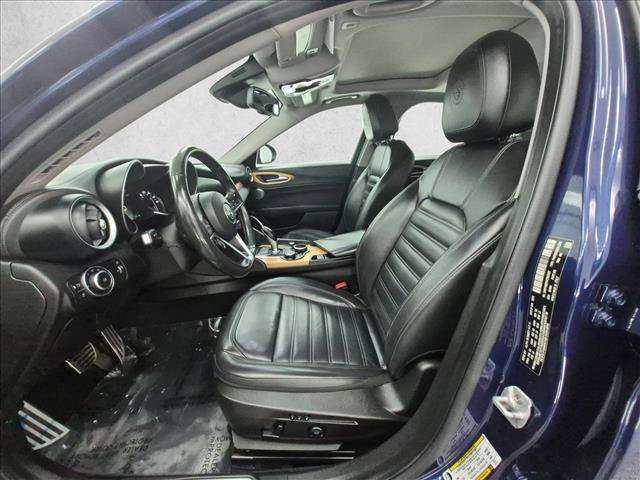 Used 2019 Alfa Romeo Giulia Ti w/ Quick Order Package 22X Lusso AWD/4WD image 17
