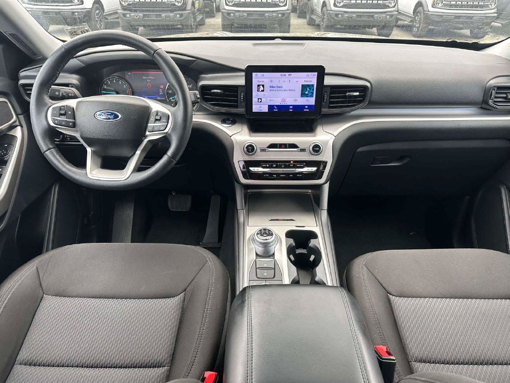 Used 2023 Ford Explorer XLT AWD/4WD image 13