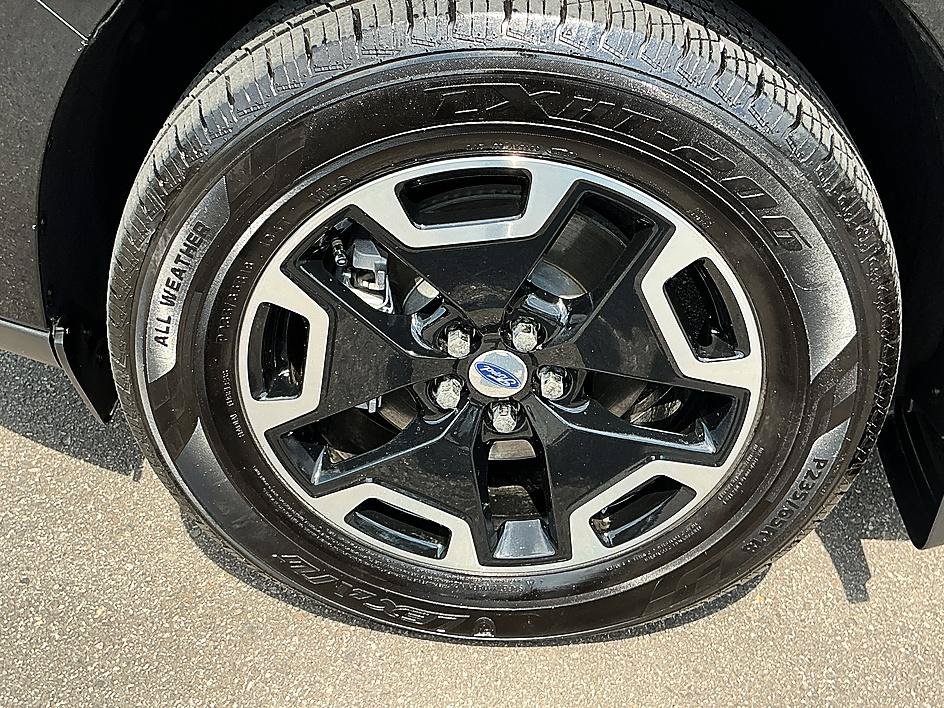 Used 2025 Ford Maverick XL w/ Equipment Group 102A AWD/4WD image 9