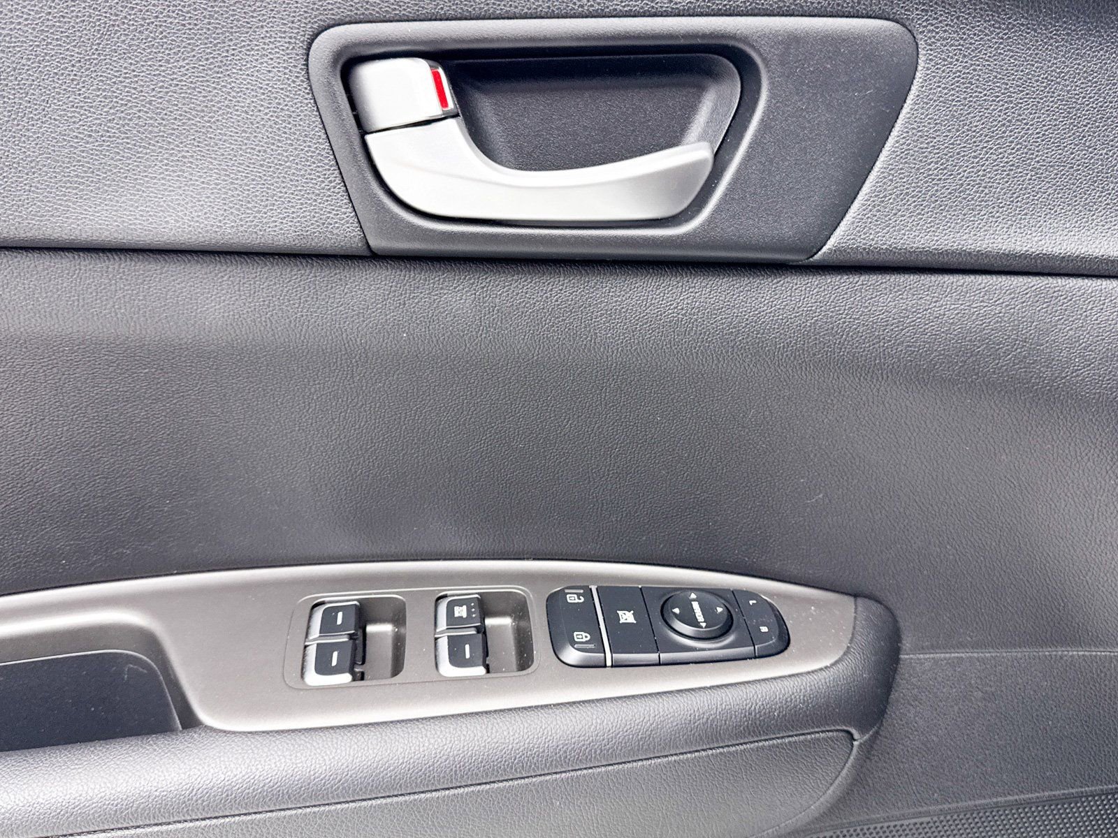 Used 2020 Kia Optima LX image 24