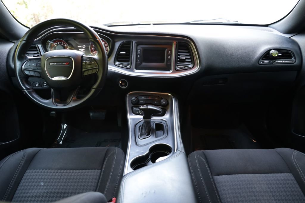 Used 2017 Dodge Challenger SXT image 17