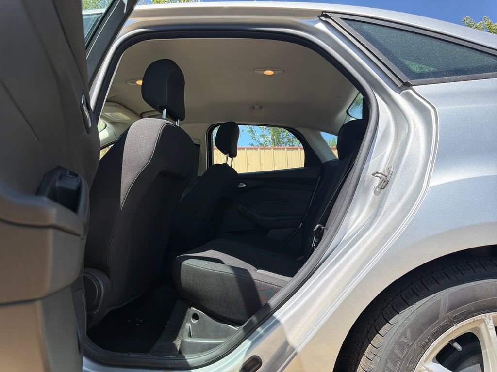 Used 2018 Ford Focus SE FWD image 19