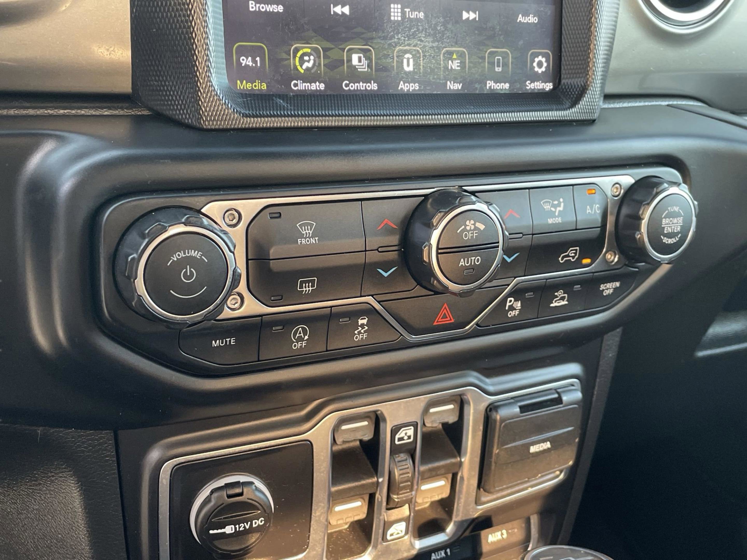 Used 2020 Jeep Gladiator Overland w/ Dual Top Group image 23