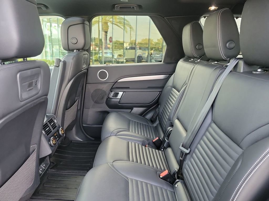 Certified 2024 Land Rover Discovery Dynamic SE AWD/4WD image 16