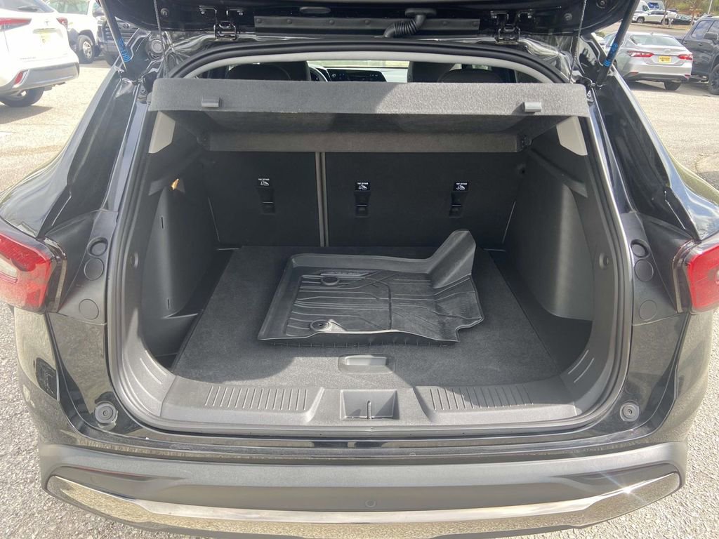 Used 2025 Chevrolet Trax ACTIV w/ Driver Confidence Package image 10