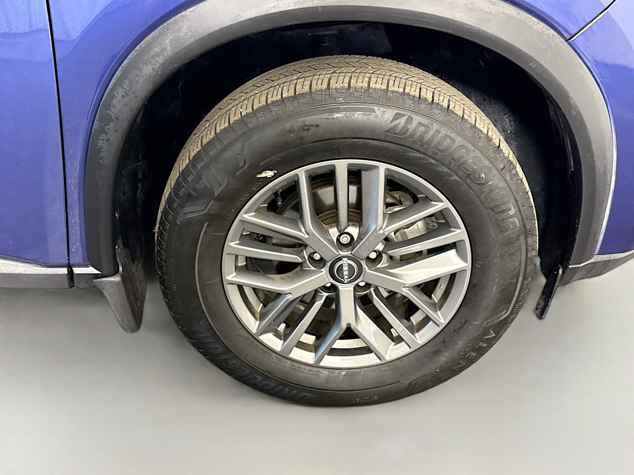 Used 2023 Nissan Rogue S image 32