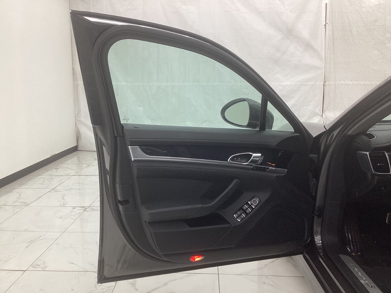 Used 2013 Porsche Panamera S RWD image 17