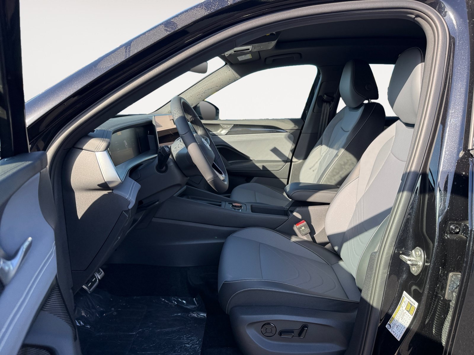 New 2026 Volkswagen Tiguan SE R-Line AWD/4WD image 10