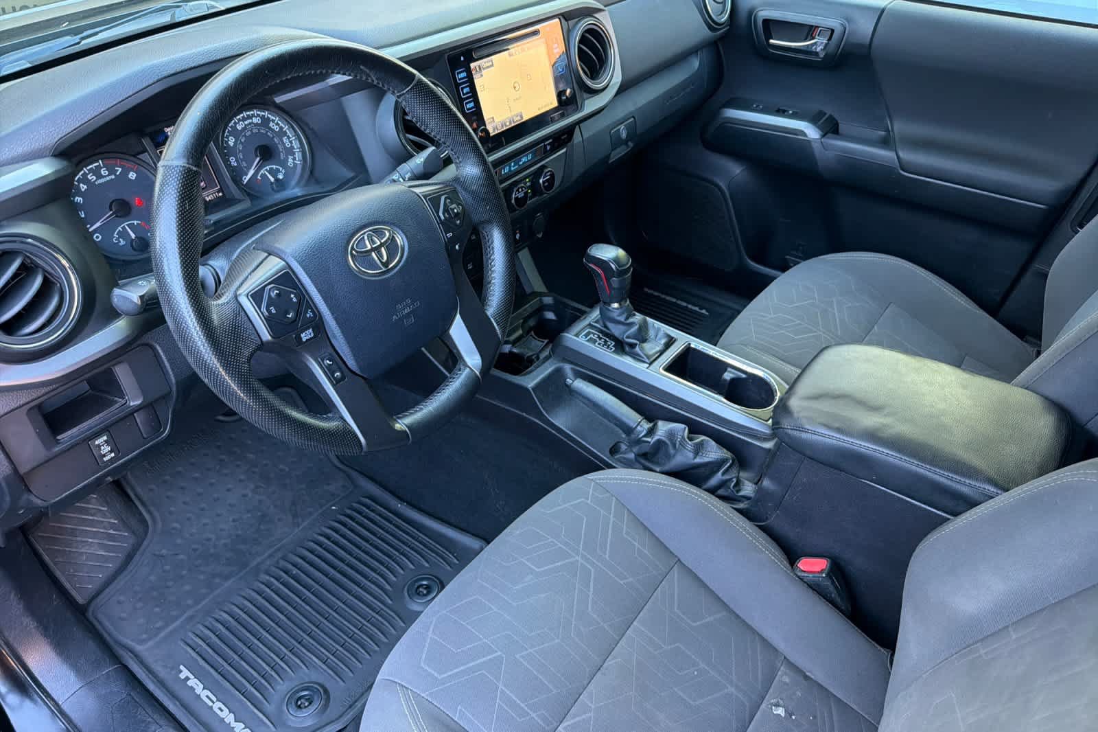Used 2016 Toyota Tacoma TRD Off-Road w/ Premium & Technology Package AWD/4WD image 13