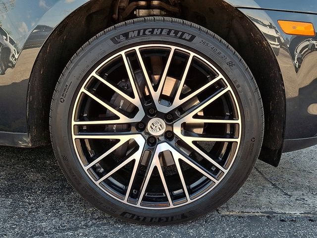 Certified 2026 Porsche Macan AWD/4WD image 12