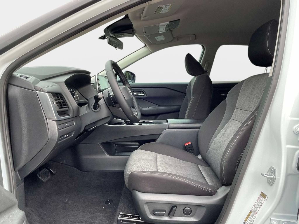 Used 2026 Nissan Rogue SV FWD image 15