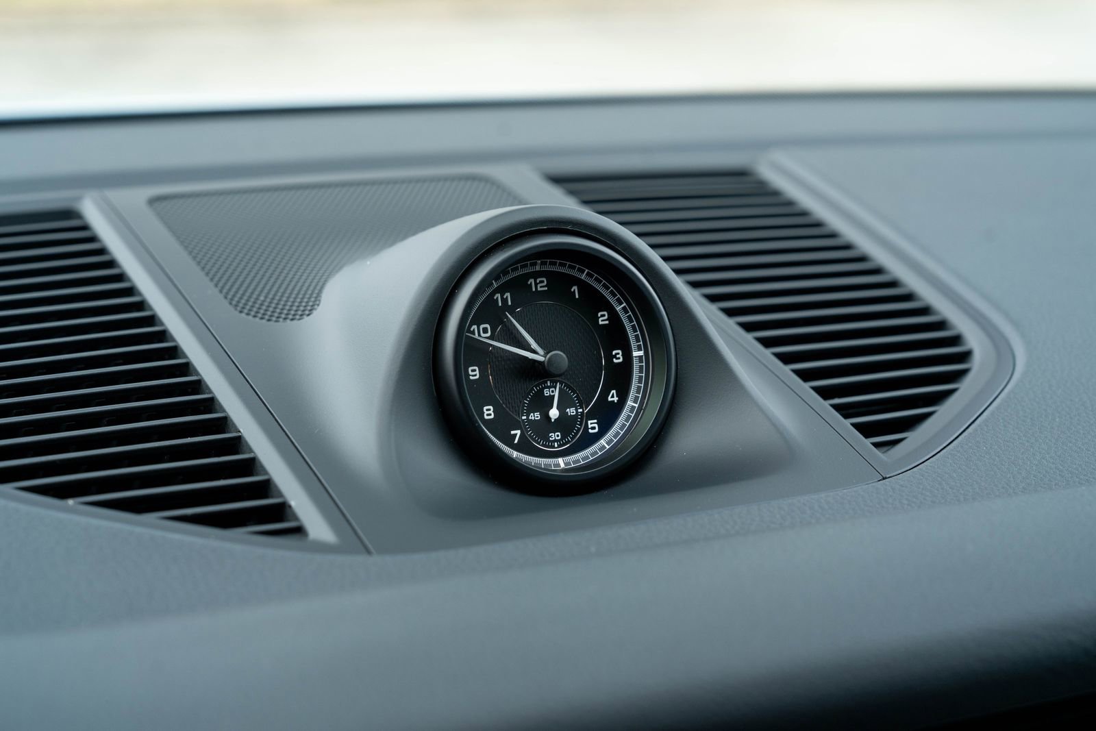 Certified 2025 Porsche Macan image 25