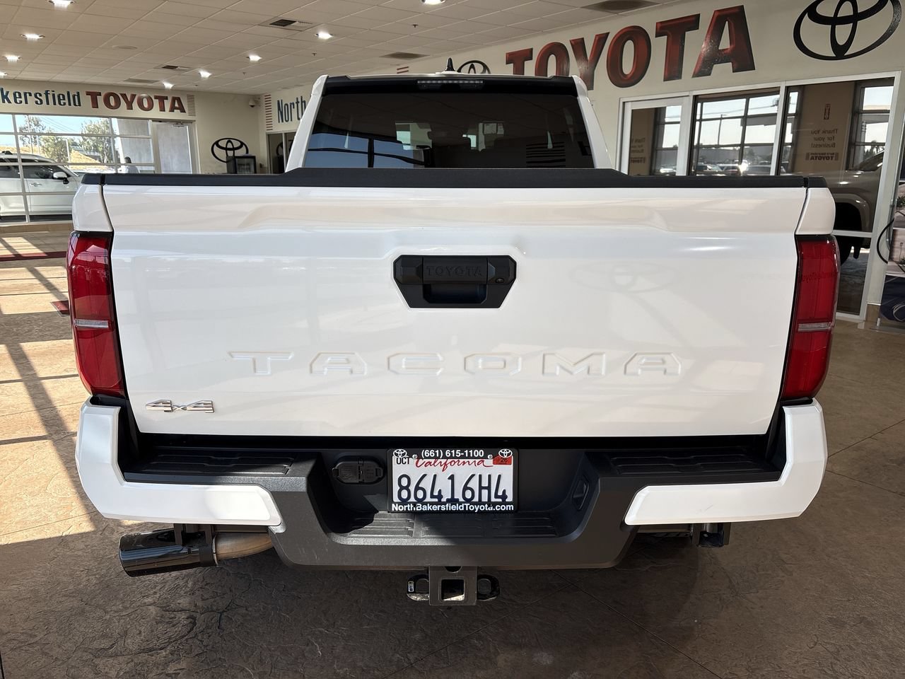 Certified 2025 Toyota Tacoma SR5 AWD/4WD image 9