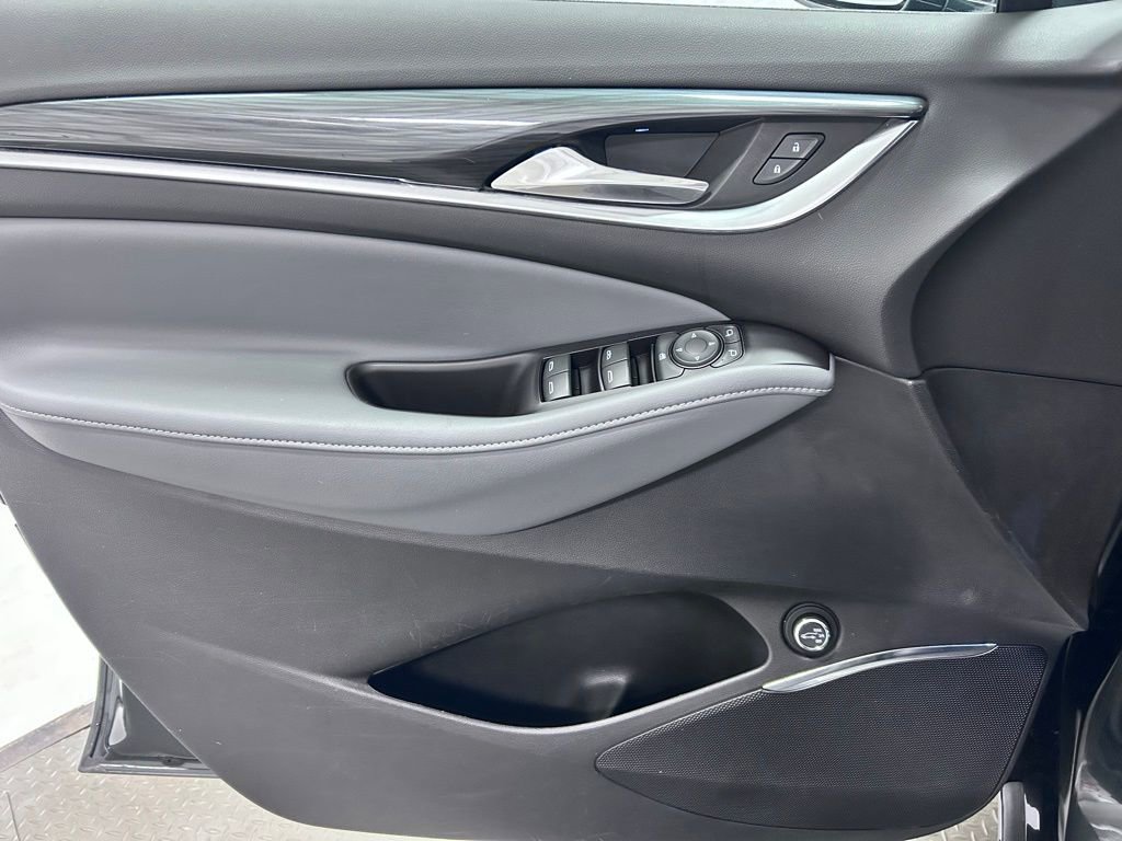 Used 2019 Buick Enclave Essence image 4