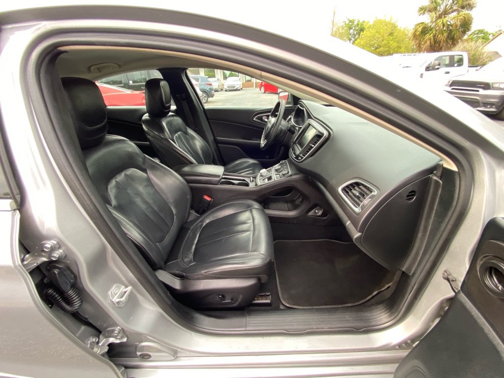 Used 2017 Chrysler 200 Limited Platinum FWD image 26