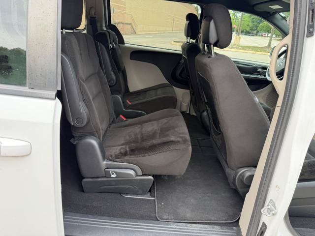 Used 2016 Dodge Grand Caravan SE FWD image 14