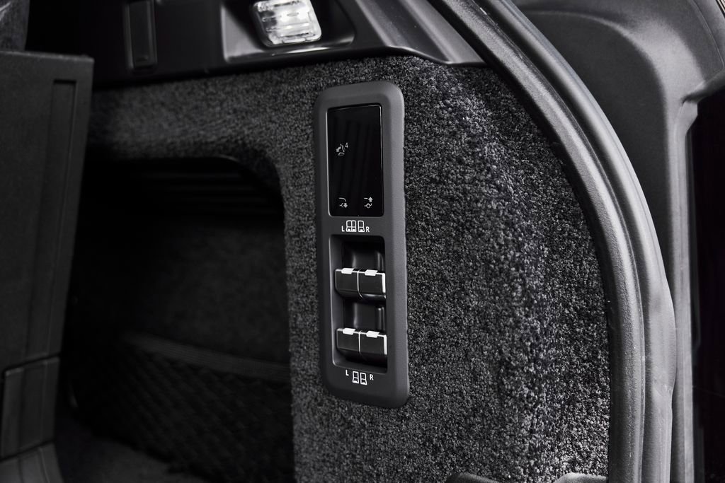 Used 2025 Land Rover Range Rover Long Wheelbase SE image 16