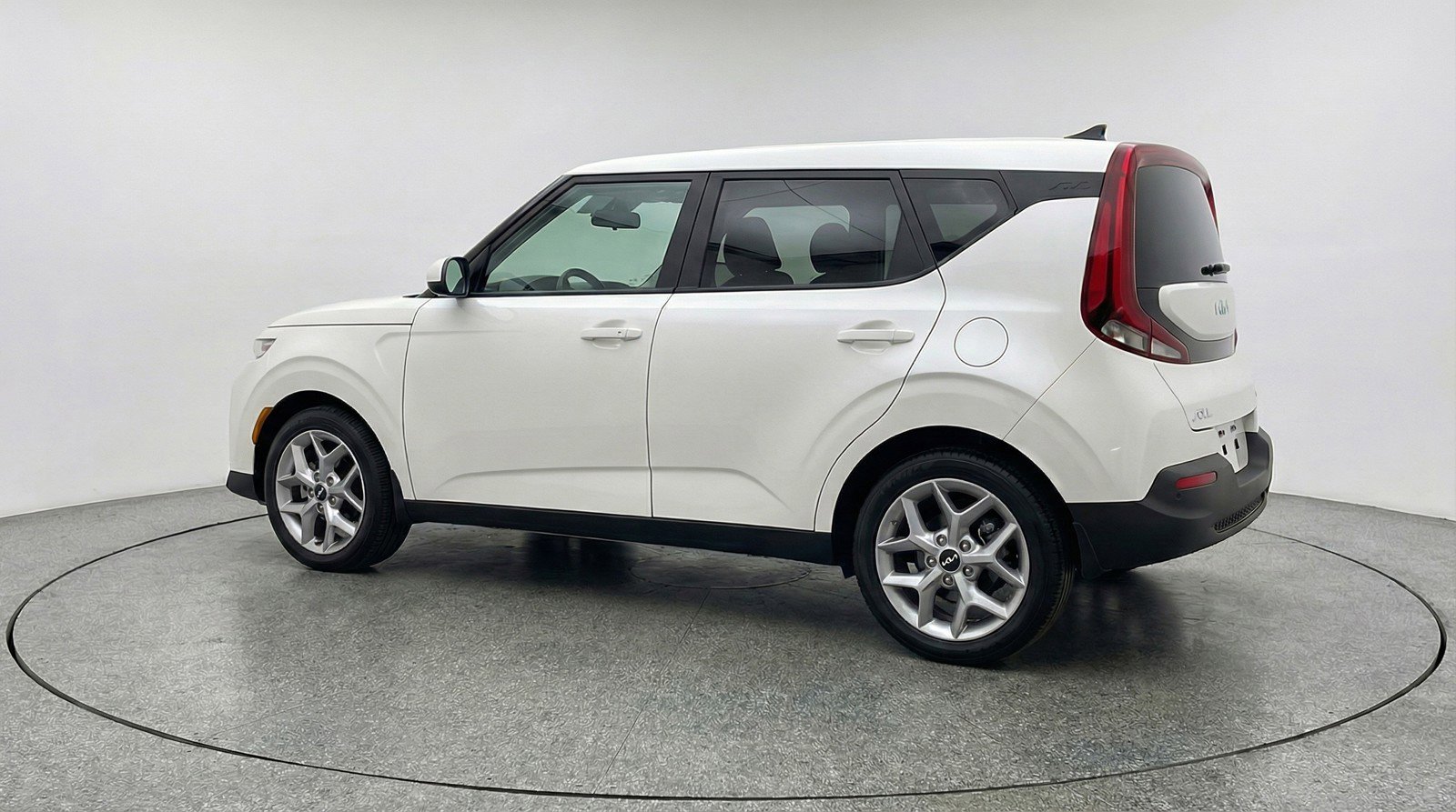 Used 2025 Kia Soul LX w/ LX Technology Package FWD image 6