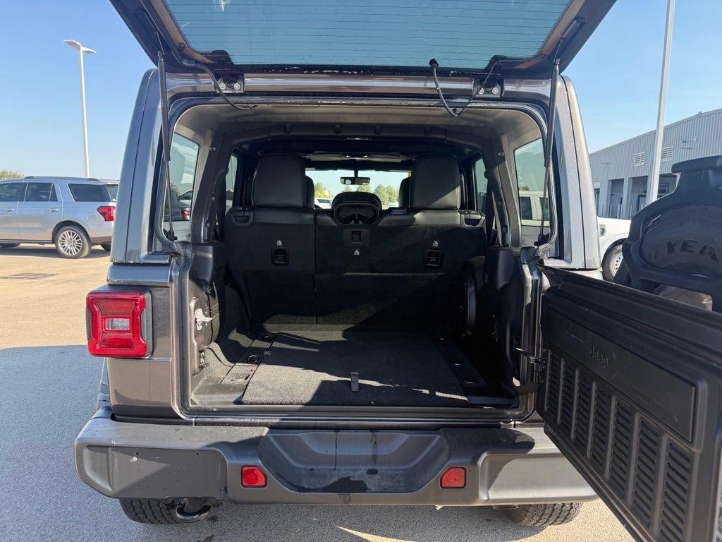 Used 2019 Jeep Wrangler Unlimited Sahara AWD/4WD image 20