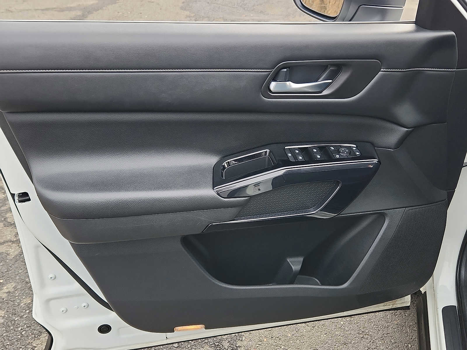 Used 2022 Nissan Pathfinder S AWD/4WD image 11