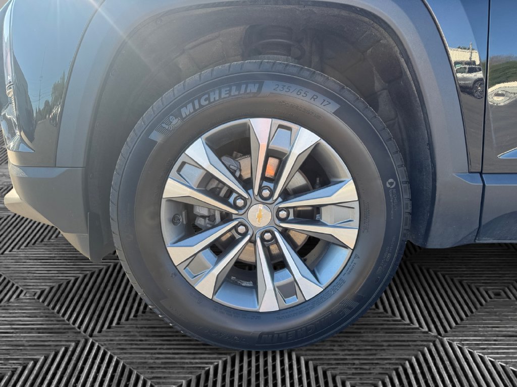 Used 2026 Chevrolet Equinox LT AWD/4WD image 14