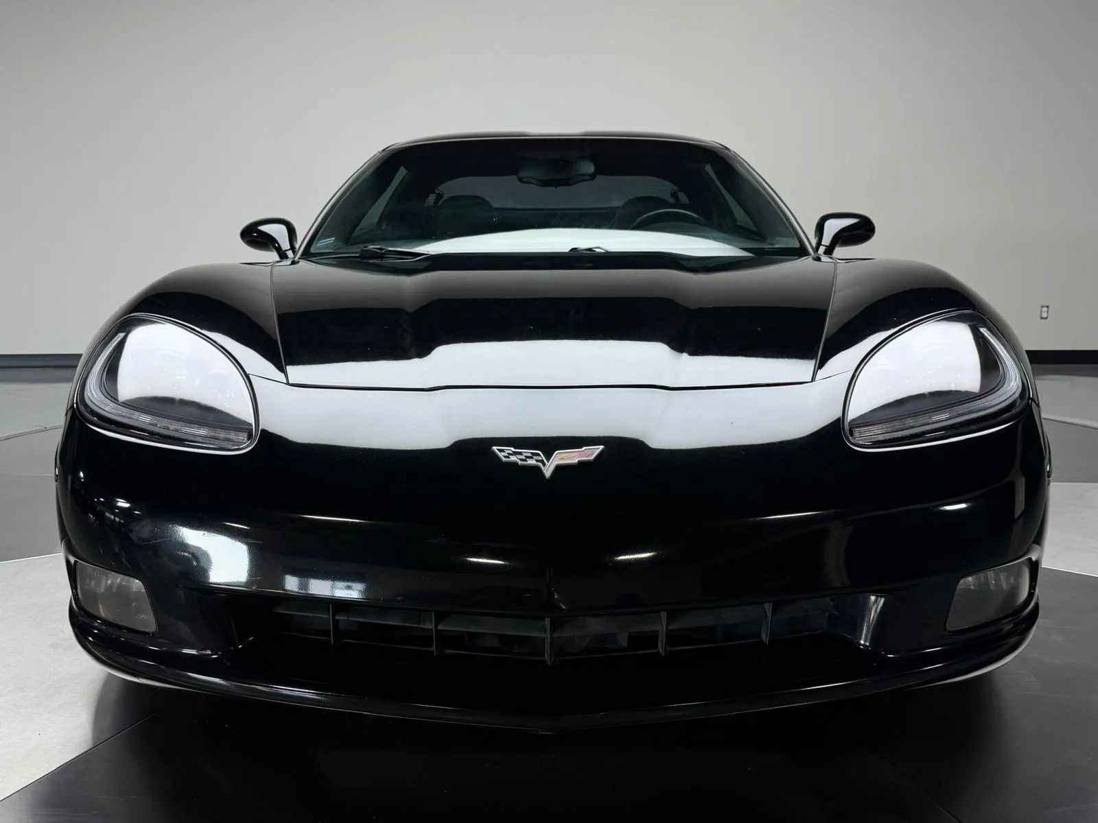 Used 2007 Chevrolet Corvette Coupe w/ Performance Package RWD image 3