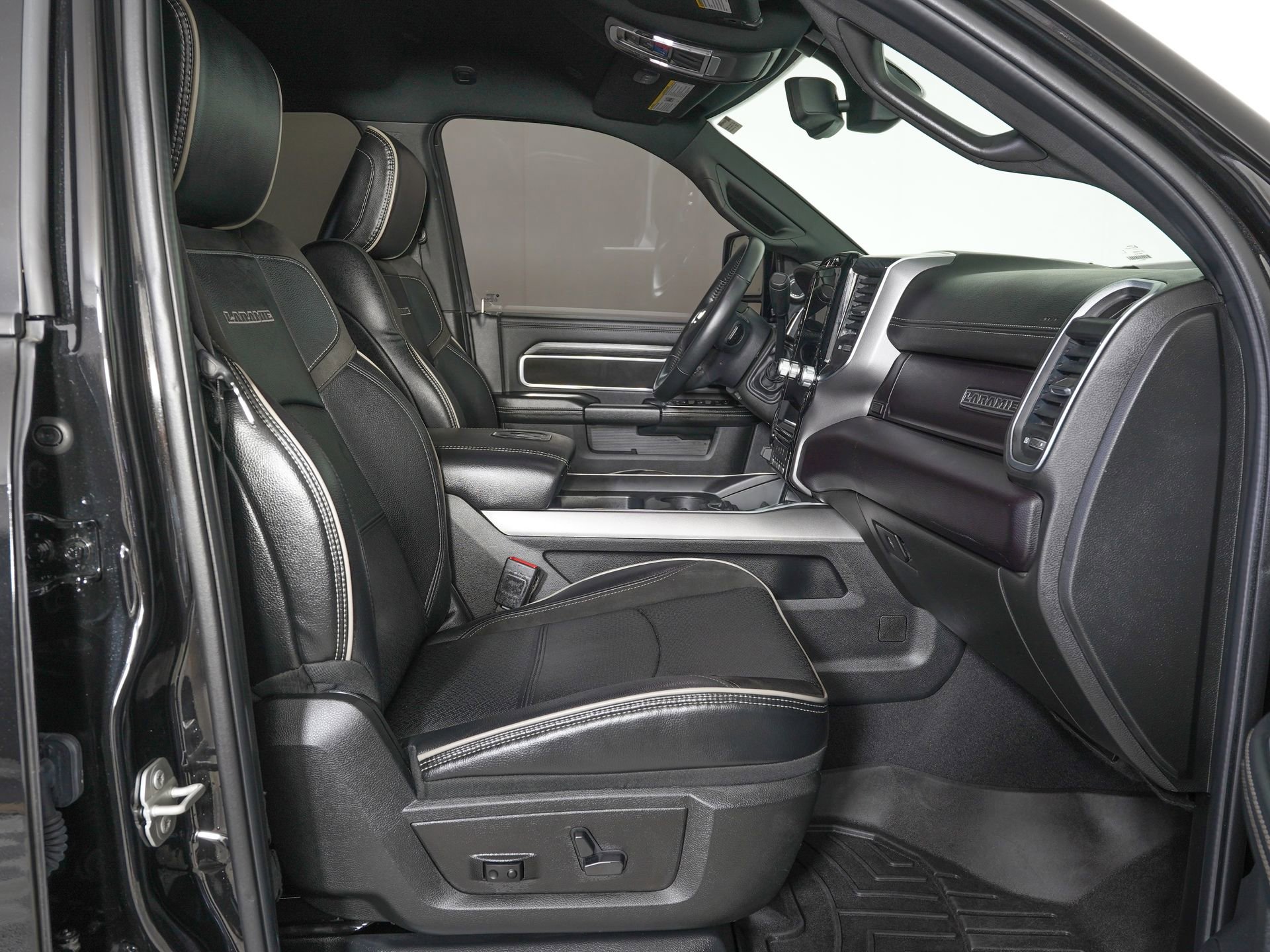 Used 2024 RAM 2500 Laramie w/ Night Edition AWD/4WD image 8