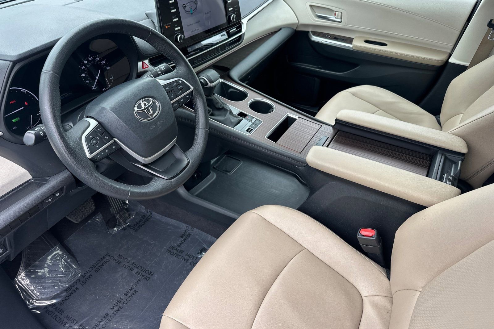 Certified 2024 Toyota Sienna XLE FWD image 12