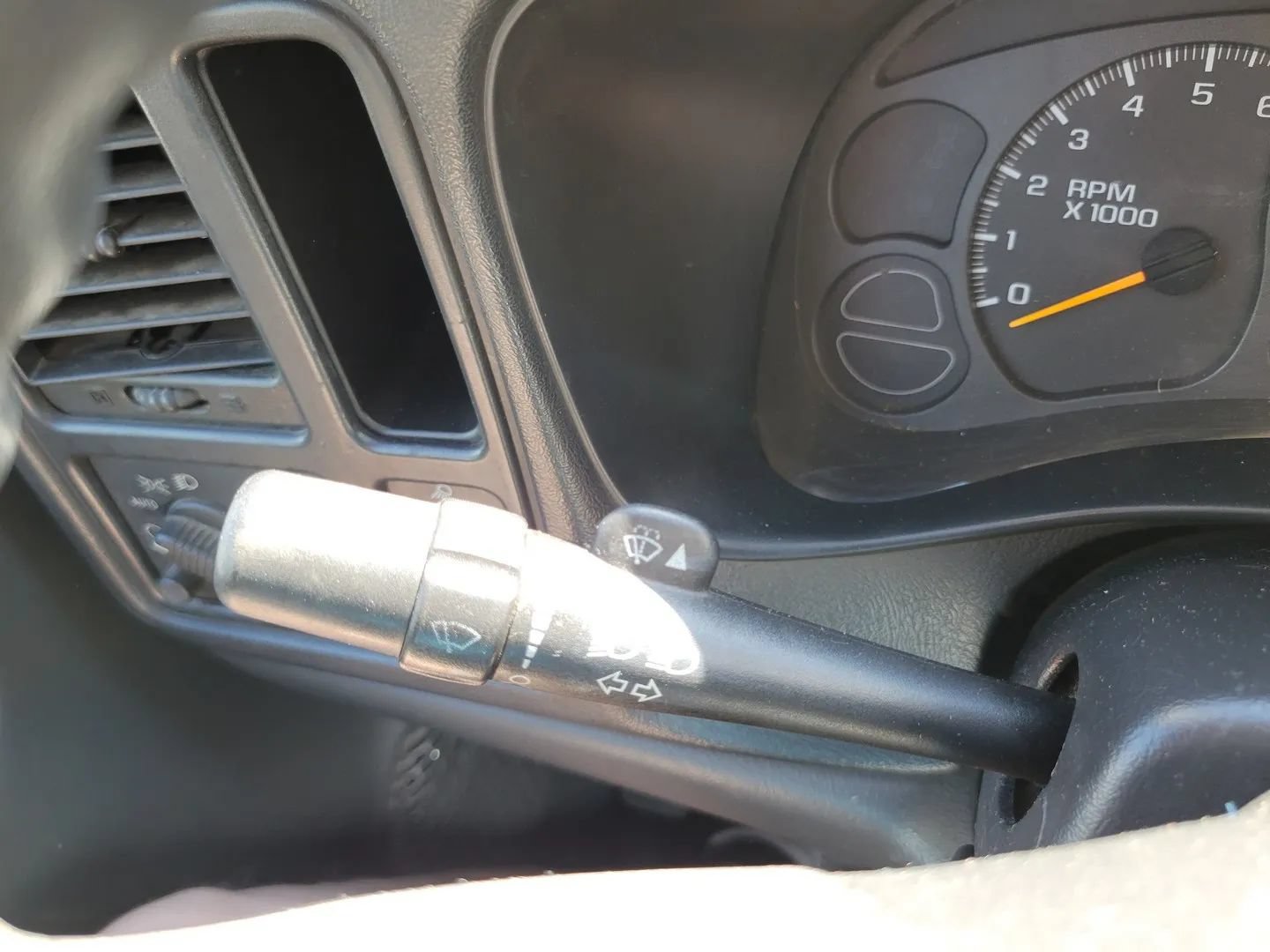 Used 2004 Chevrolet Silverado 1500 W/T RWD image 19